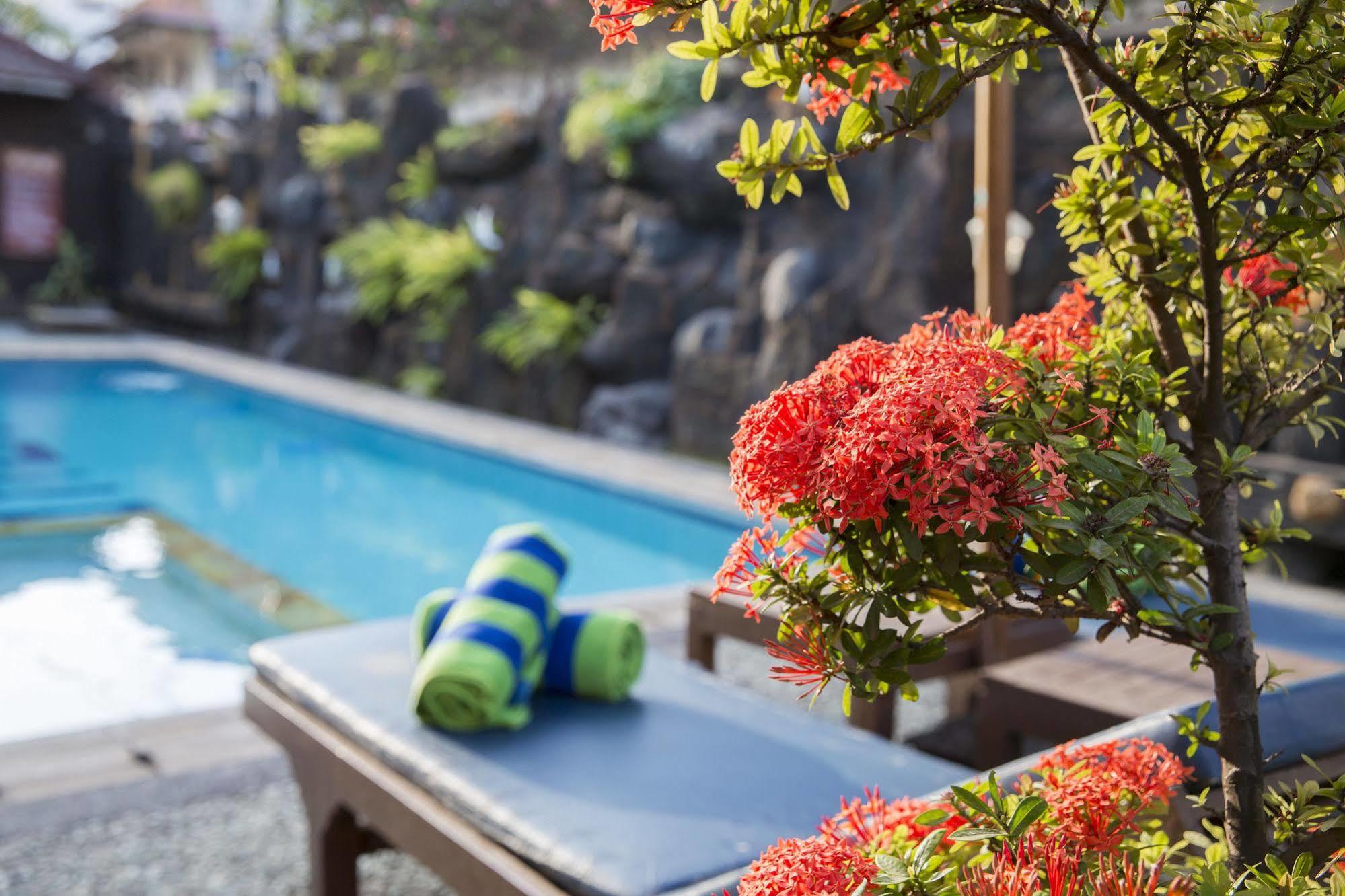 Surya Tropical Kuta Hotel Kuta Lombok Exterior foto